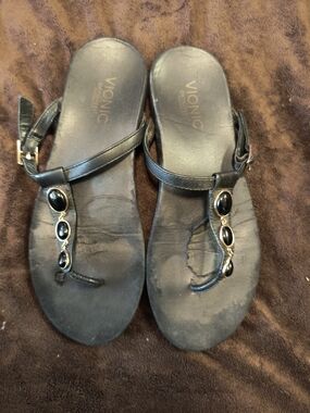 Vionic Black T-Strap Gemstone Sandals